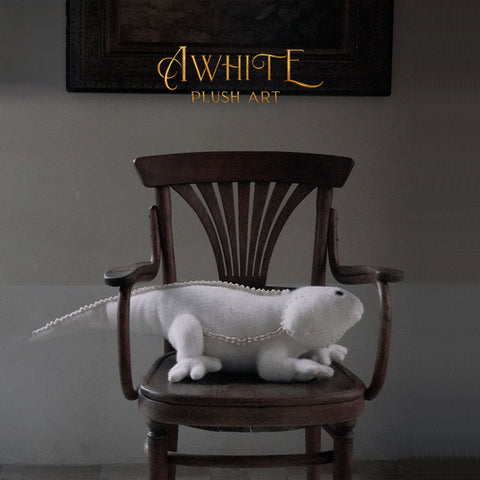 AWHITE- Lizard