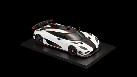 The Koenigsegg One:1 1:8 Scale Model (White)